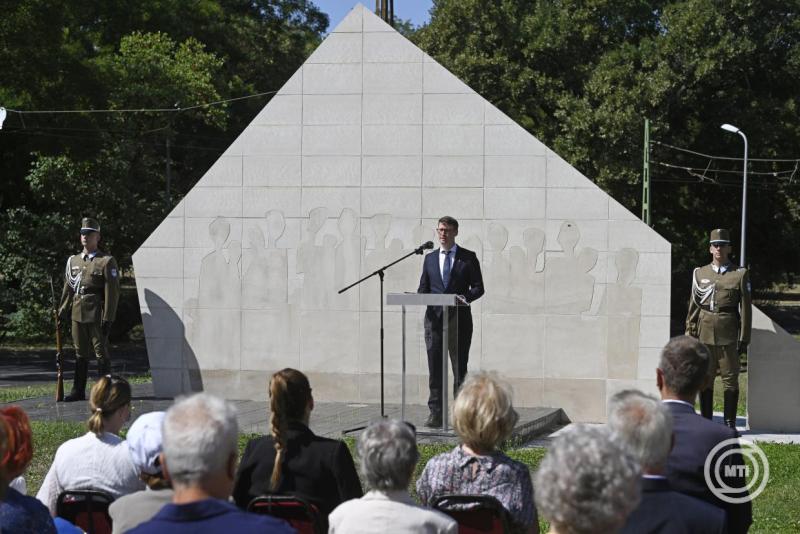 Totalitárius diktatúrák áldozatainak európai emléknapja - Megemlékezés Budapesten, a Szarvas téren