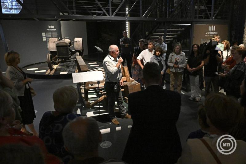 A Székelyek – Örökség-mintázatok című időszaki kiállítás záró tárlatvezetése a Néprajzi Múzeumban