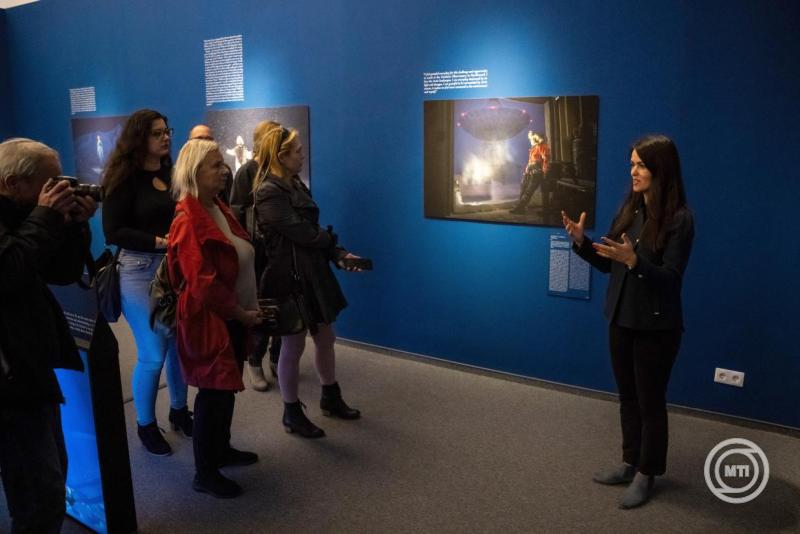 Esther Horvath A sarkvidéki éjszaka csillagai című kiállítása a Capa fotográfiai központban
