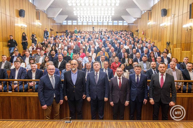 Crin Antonescu, a román kormánykoalíció államfőjelöltjének látogatása Hargita megyében