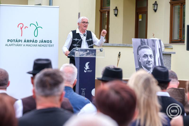Emléktáblát avattak Potápi Árpád János tiszteletére Csíksomlyón