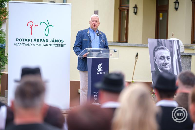 Emléktáblát avattak Potápi Árpád János tiszteletére Csíksomlyón