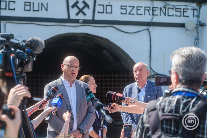 Parajd – Sulyok Tamás sajtótájékoztatója a bányakatasztrófa helyszínén