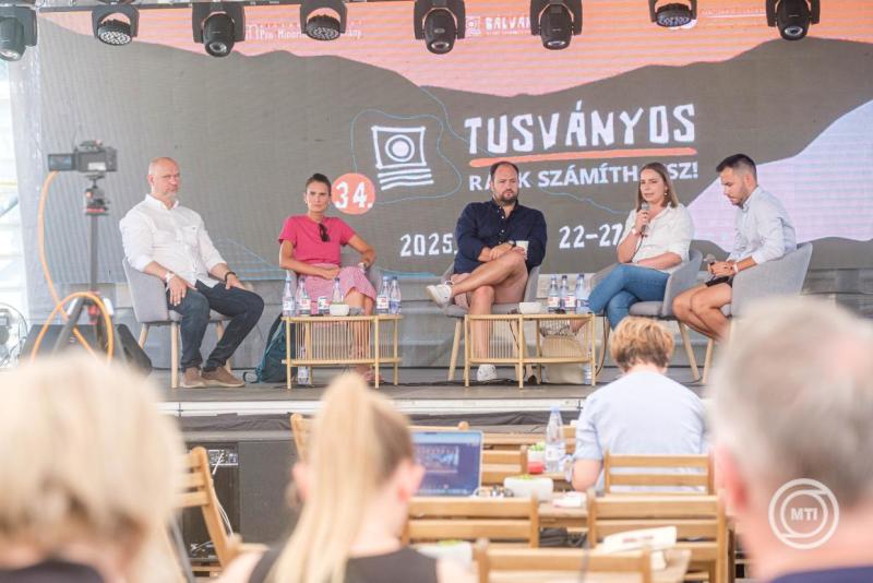Tusványos - A 34. Bálványosi Nyári Szabadegyetem és Diáktábor