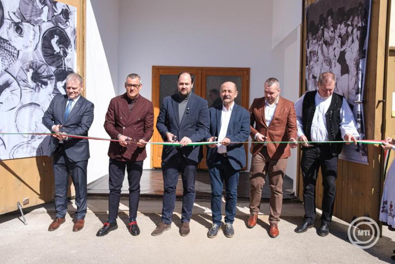 Átadták az Erdélyi Hagyományok Háza Alapítvány székelyudvarhelyi épületét