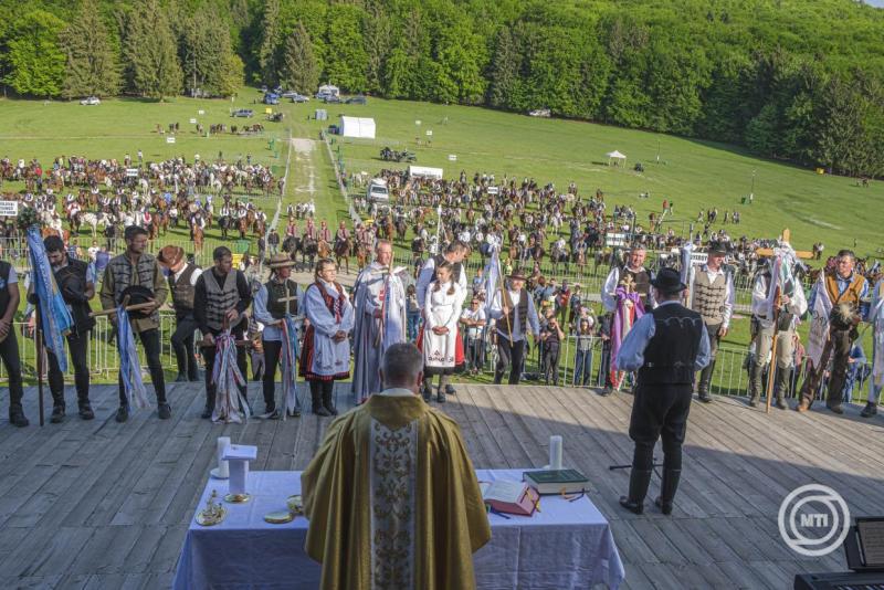Csíksomlyói búcsú - Pünkösdi lovas zarándoklat