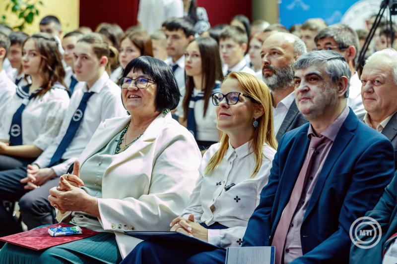 A Kárpátaljai Magyar Líceum első érettségibizonyítvány-átadó ünnepsége