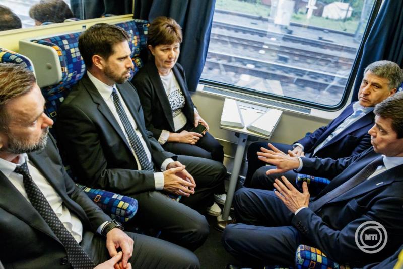 Elindult az első közvetlen Ungvár-Budapest-Bécs vonatjárat