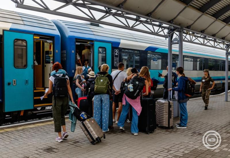 Elindult az első közvetlen Ungvár-Budapest-Bécs vonatjárat
