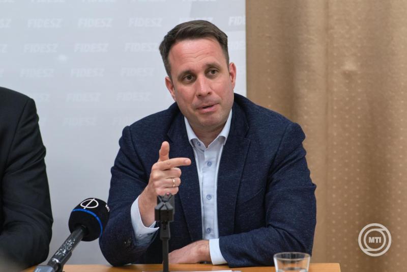 Országjárás - Dömötör Csaba sajtótájékoztatója Szegeden