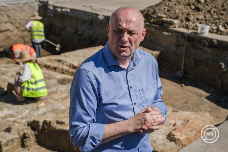 Rgszeti sats kezddtt a szegedi Huszr Mtys rakparton