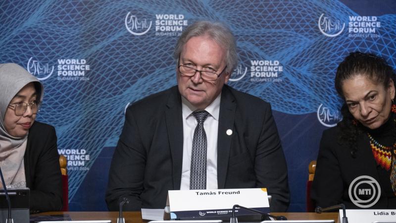 A World Science Forum záró sajtótájékoztatója az Országházban