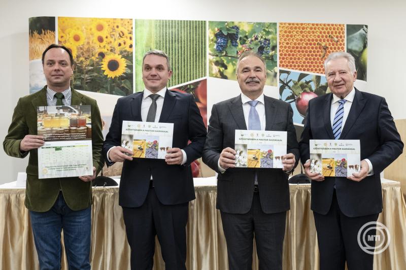 A magyar gazdák 2025-ben is számíthatnak Magyarország kormányára! címmel sajtótájékoztató az Agrárminisztériumban