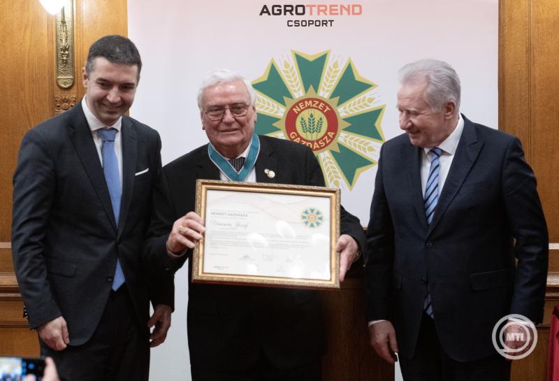Átadták a Nemzet Gazdásza címet