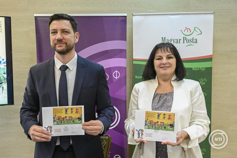 Mirr-Murr kandúrt ábrázoló bélyegblokkot bocsátott ki a Magyar Posta az MTVA-val együttműködésben