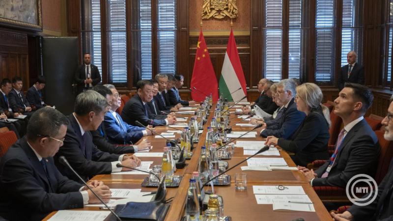 Kövér László fogadta a Kínai Népköztárság Országos Népi Gyűlése Állandó Bizottságának elnökét