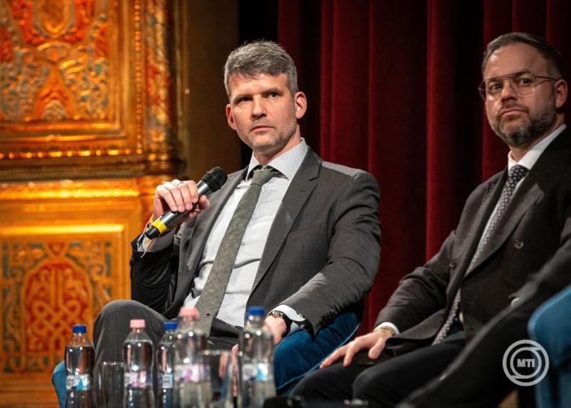 Pódiumbeszélgetés az Ukrajnáról, a kárpátaljai magyarok helyzetéről szóló dokumentumfilm bemutatója után