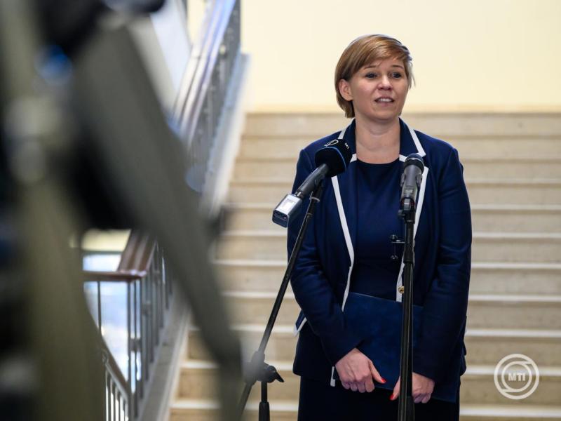 Átadták a Dunaújvárosi Egyetem teljesen megújult főépületét