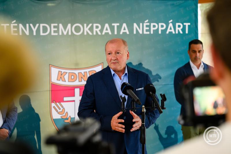 Sajttjkoztat a KDNP orszgjrsnak veszprmi llomsn