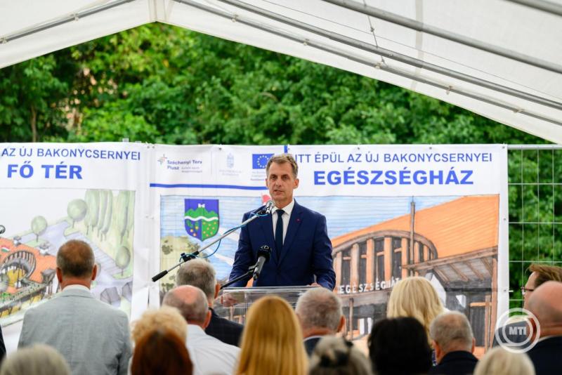 A Bakonycsernyei Egészségház és Fő tér ünnepélyes alapkőletétele