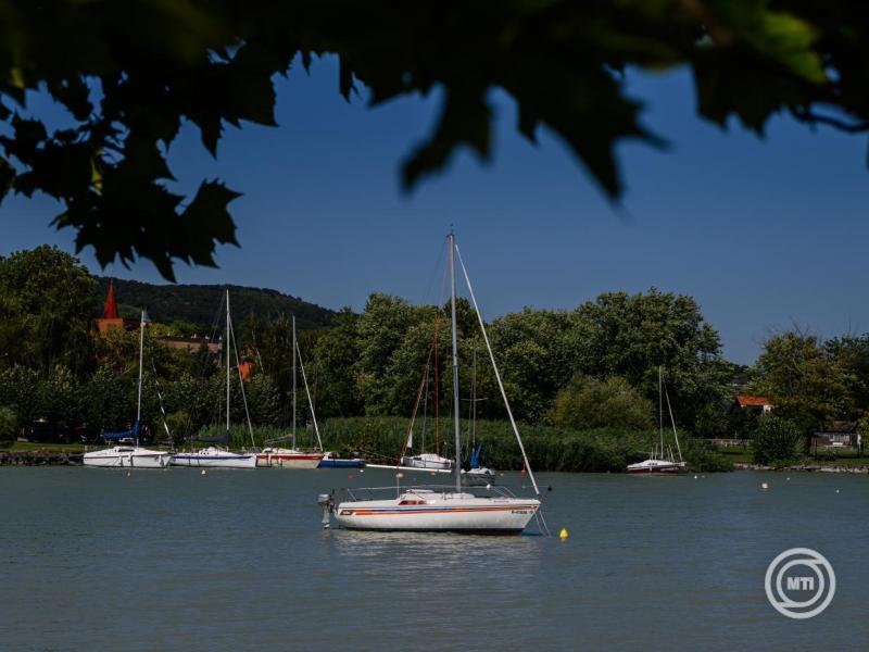 Újraindul a Balaton fenntarthatósági programja, a tó kotrása
