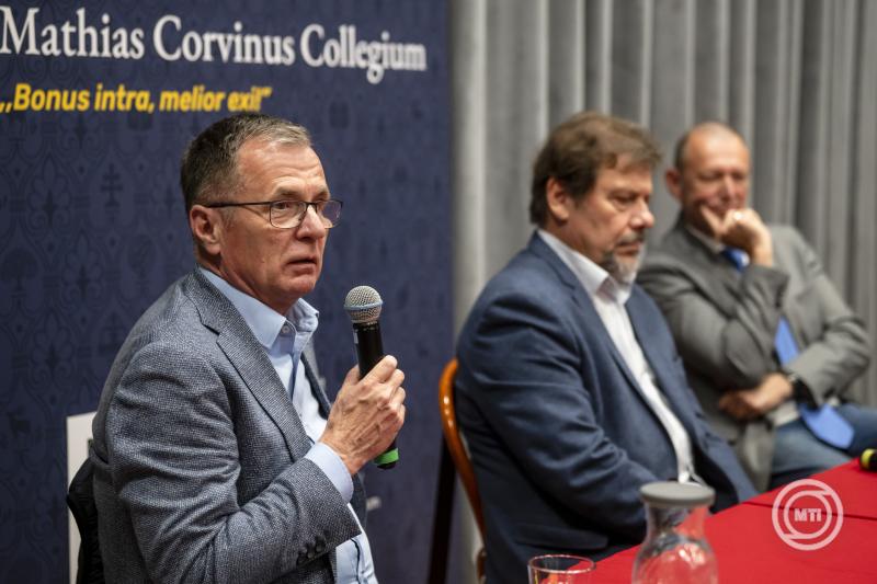 Kábítószer-prevenciós kerekasztal-beszélgetésen Gyöngyösön