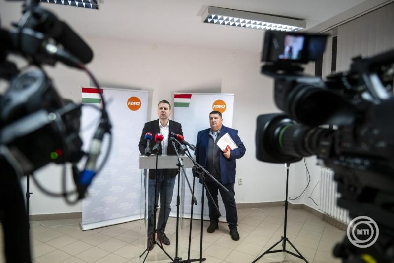 Országjárás - Menczer Tamás sajtótájékoztatója Bátonyterenyén