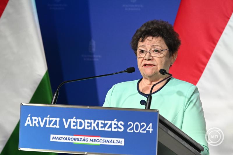 Árvíz - Sajtótájékoztató az árvíz elleni védekezésről