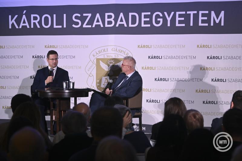 Gulyás Gergely a Károli Szabadegyetem rendezvényén