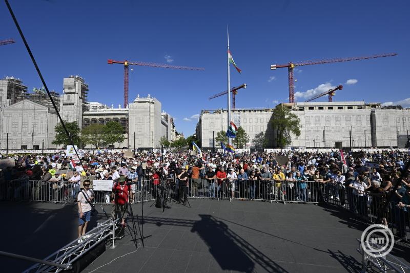 Demonstráció a gyülekezési jogról szóló törvény módosításának visszavonásáért Budapesten
