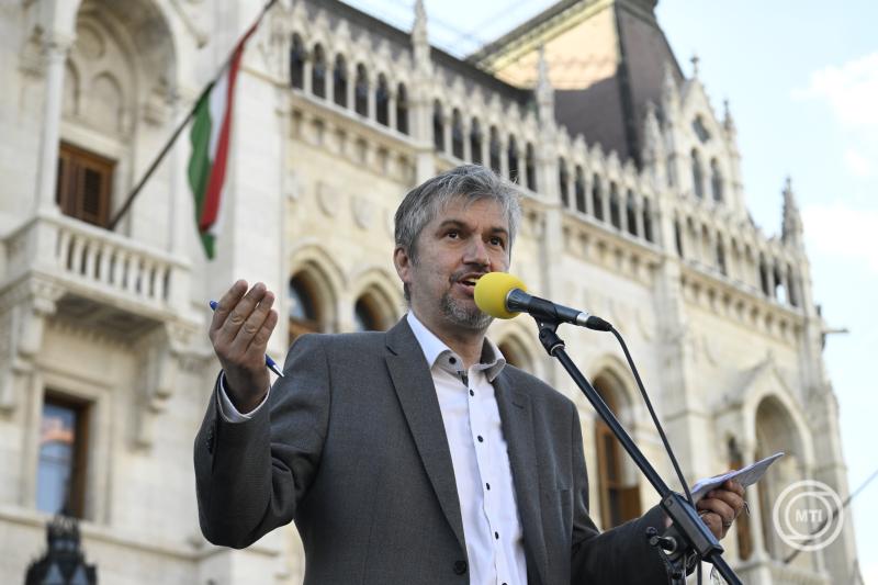 Demonstráció a gyülekezési jogról szóló törvény módosításának visszavonásáért Budapesten