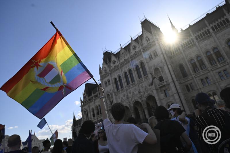 Demonstráció a gyülekezési jogról szóló törvény módosításának visszavonásáért Budapesten