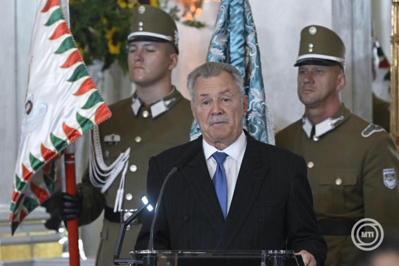 Augusztus 20. – Farkas Bertalan és Kapu Tibor vette át a Magyar Szent István Rendet
