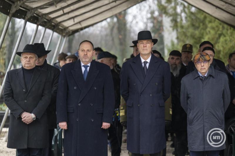 Átadták a Kozma utcai izraelita temető két felújított emlékművét