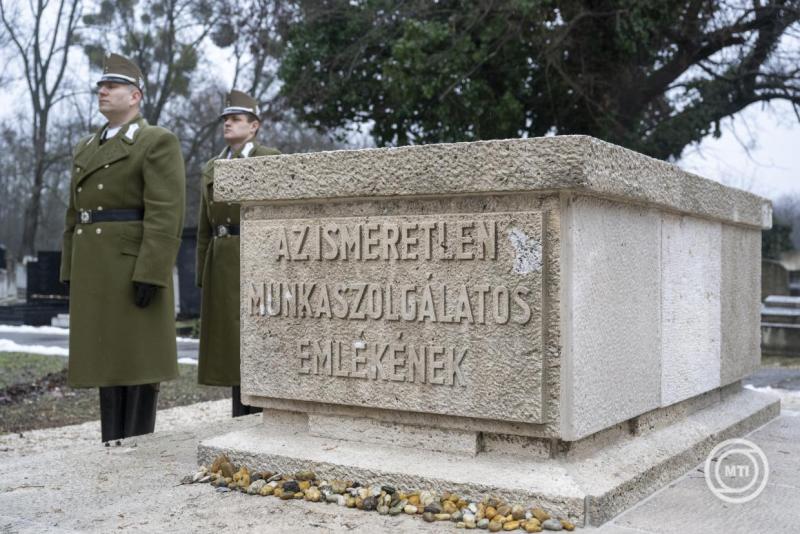 Átadták a Kozma utcai izraelita temető két felújított emlékművét