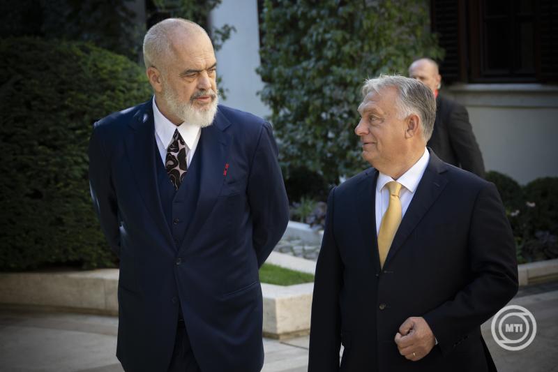 Orbán Viktor az albán kormányfővel tárgyalt