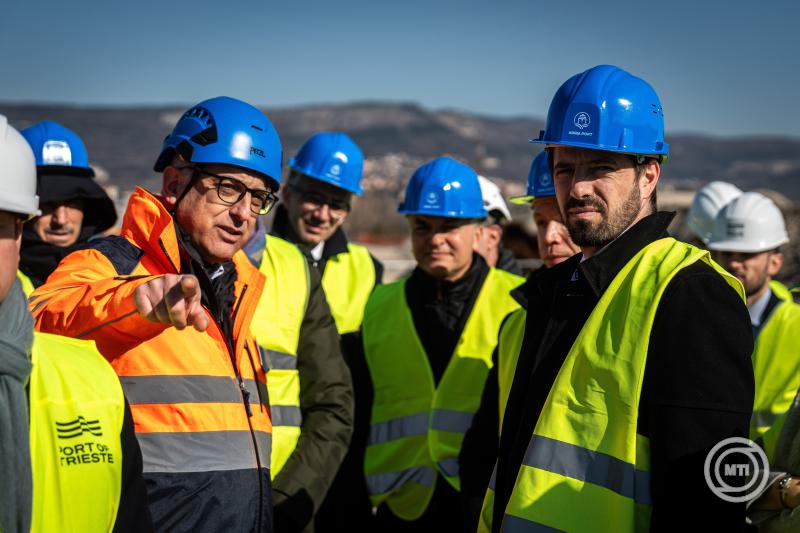 Megkezdődött a trieszti, észak-olaszországi magyar adriai kikötő építése