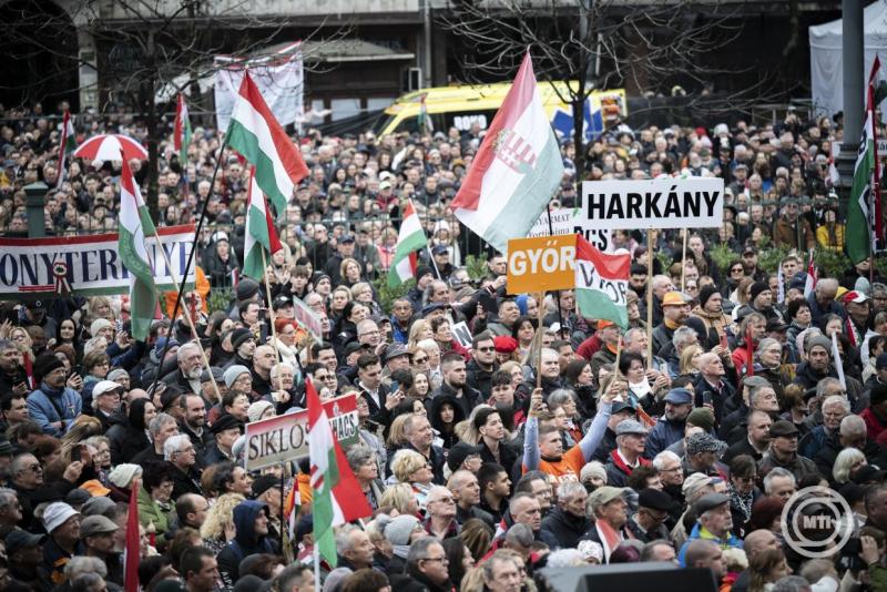 Március 15. - Állami díszünnepség a Múzeumkertben