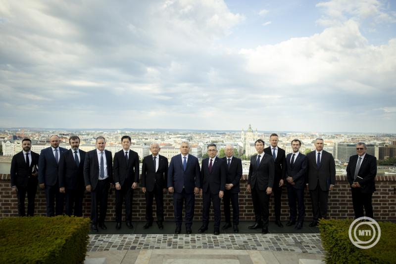 Orbán Viktor Toshihiro Suzukival tárgyalt
