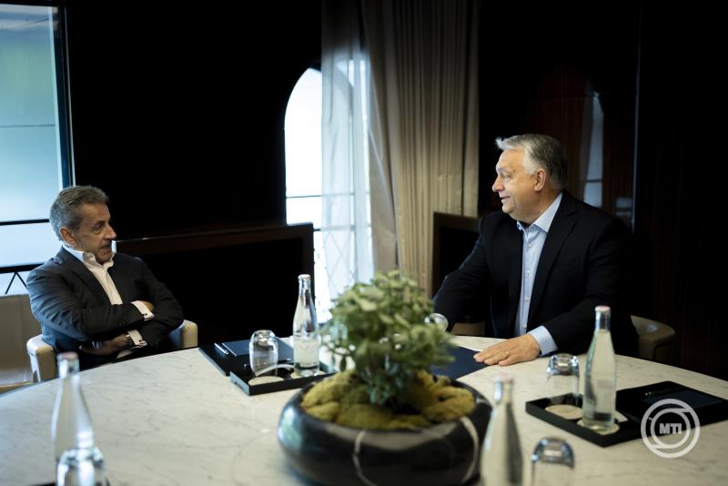 Orbán Viktor Nicolas Sarkozyvel tárgyalt