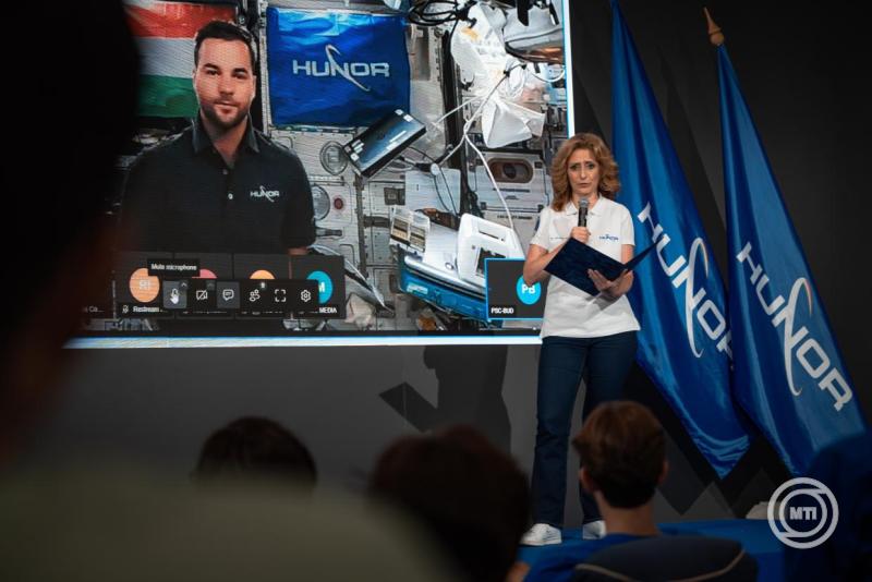 Axiom-4 küldetés - Kapu Tibort kérdezhették előben az OKTV-győztes diákok