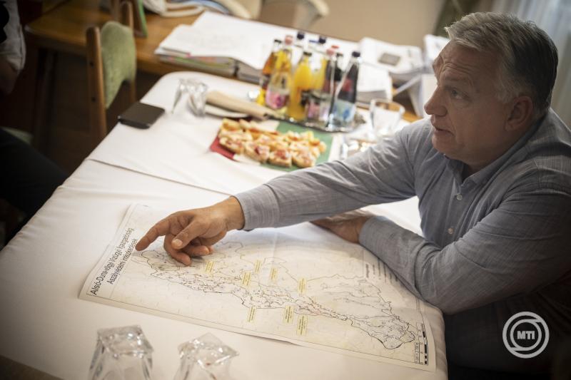 Orbán Viktor aszályvédelmi szemlét tartott Dunapatajon