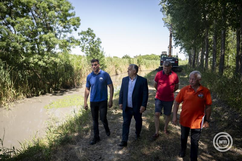 Orbán Viktor aszályvédelmi szemlét tartott Dunapatajon