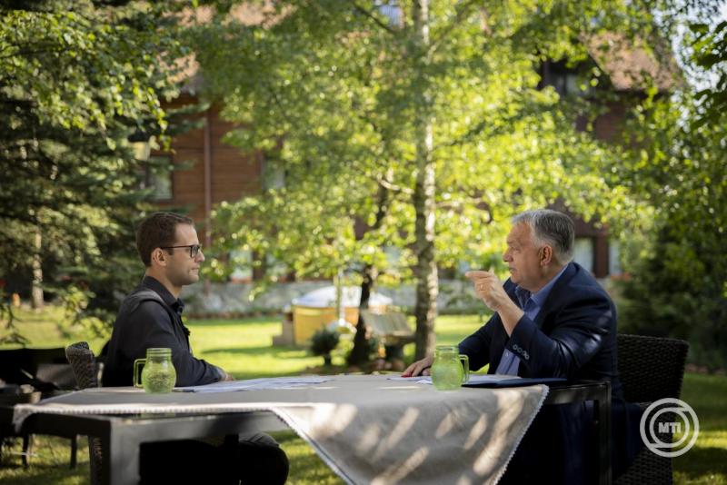 Miniszterelnöki interjú a Kossuth rádióban