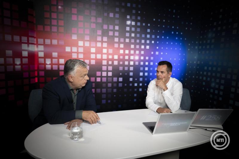 Orbán Viktor a Harcosok órája című online műsorban