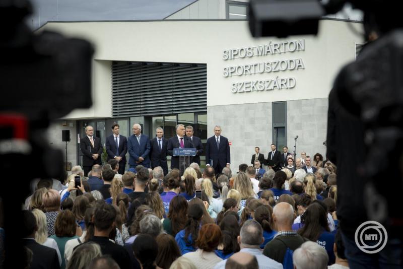 Átadták a Sipos Márton Sportuszodát Szekszárdon
