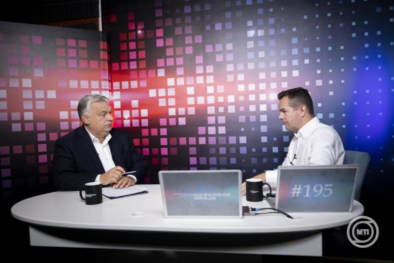 Orbán Viktor a Harcosok órája című online műsorban