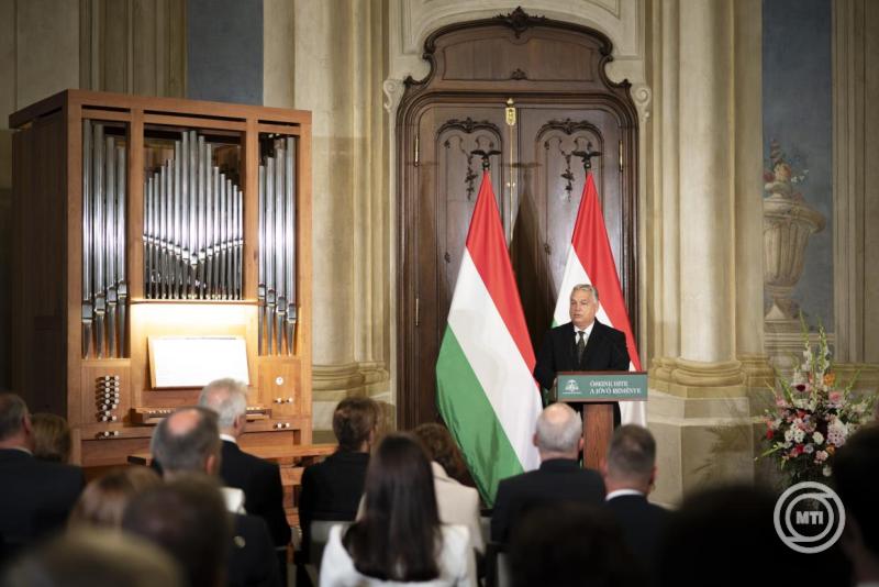 Újraszentelték a felújított veszprémi székesegyházat