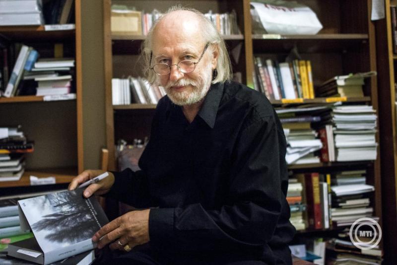 Krasznahorkai László kapja idén az irodalmi Nobel-díjat
