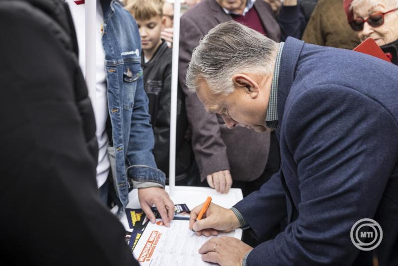 Orbán Viktor: a mai napon aláírásgyűjtést indítunk Brüsszel háborús tervei ellen
